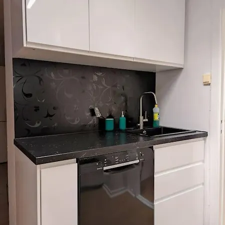 And Quiet In Centre Apartment *